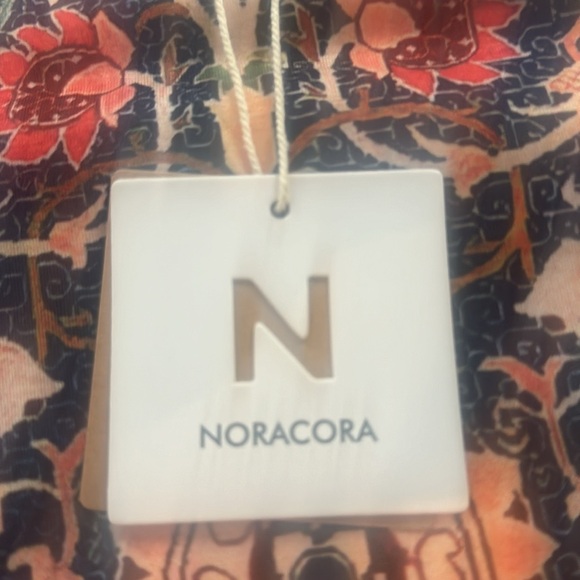 Noracora top NWT - Picture 4 of 5
